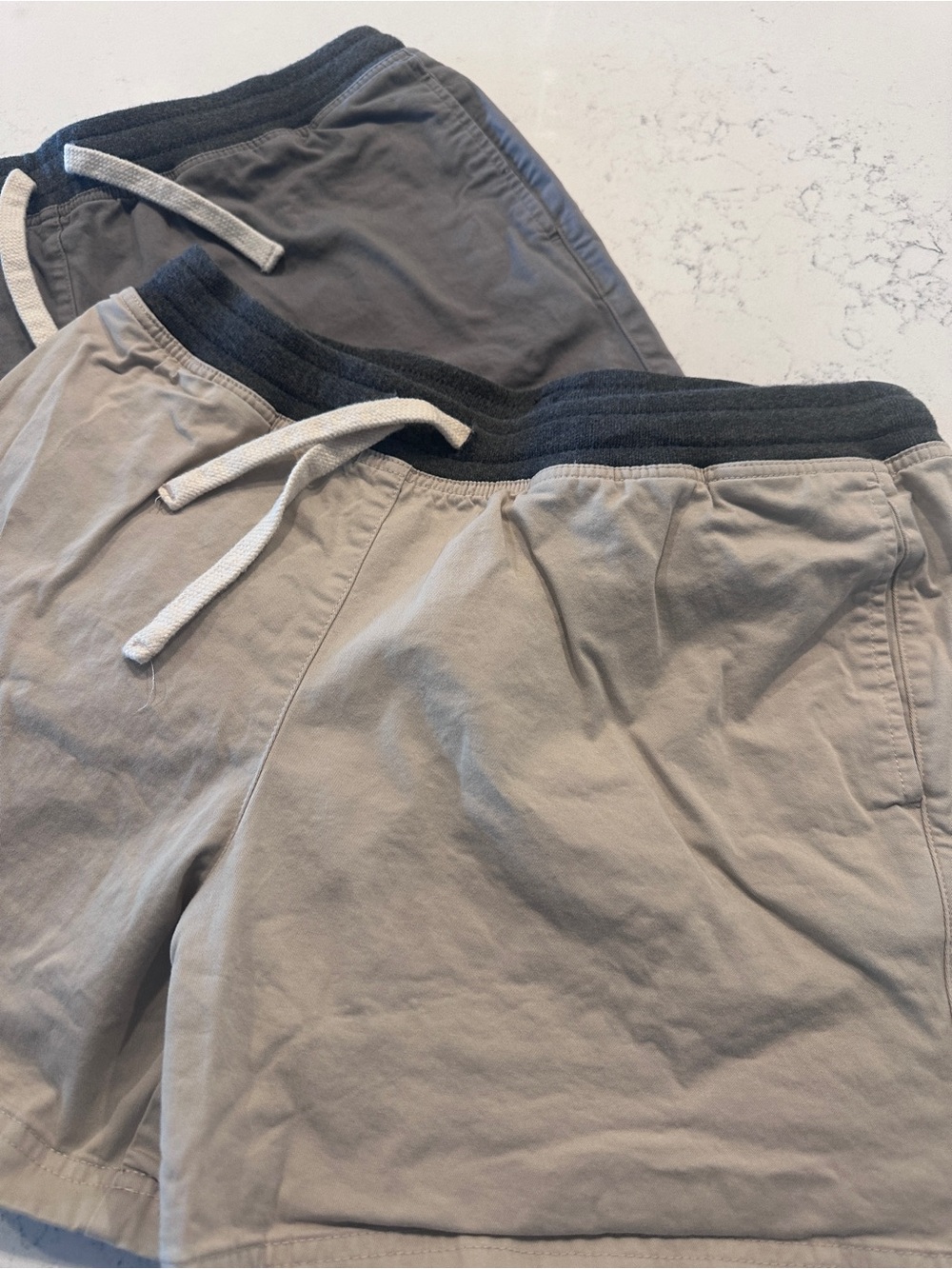 chubbies Men’s Elastic Drawstring 5.5” Originals Shorts in Dark Gray and Khaki - Picture 2 of 5
